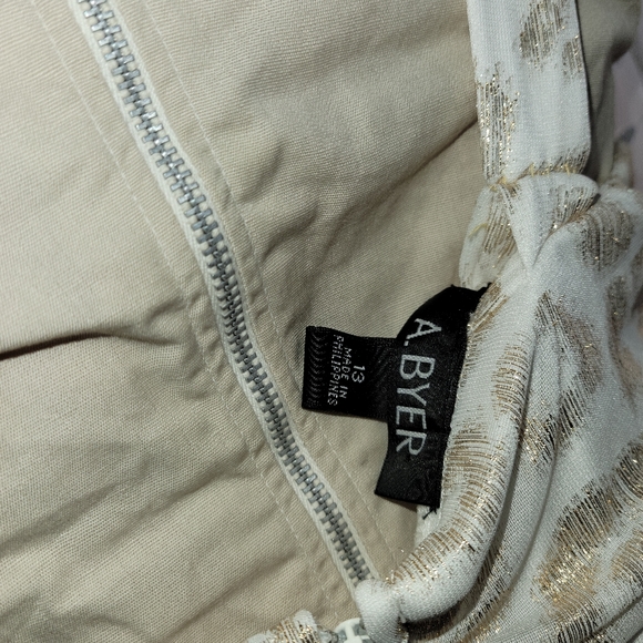 Gold and cream dress - Picture 4 of 4